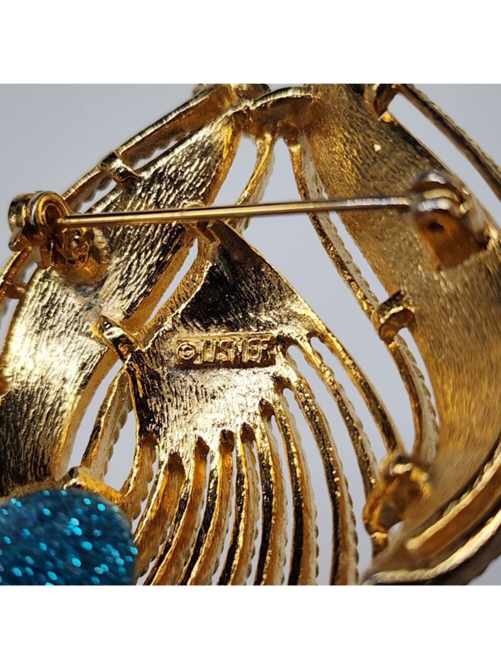 Vintage Lisner Brooch Gold Tone Modernist Abstract Leaf Pin - Picture 3 of 9